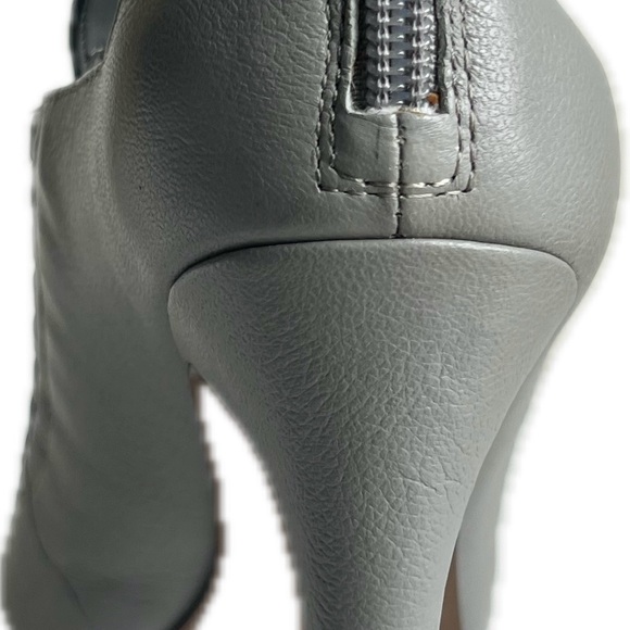 bcbgeneration BG-Kaius Heels, Size 6m - Picture 6 of 7